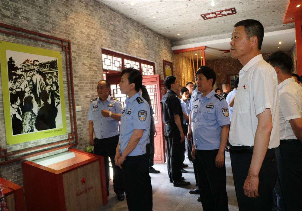 保安公司与市公安局联合开展支部主题党日活动图片1_副本.jpg