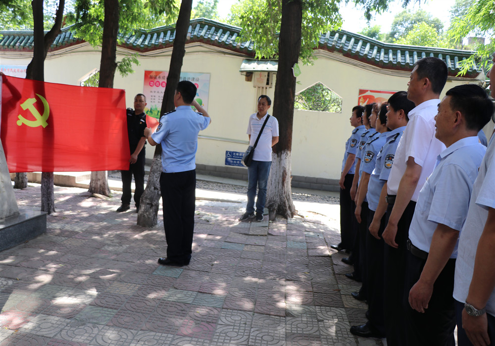 保安公司与市公安局联合开展支部主题党日活动图片3_副本.jpg