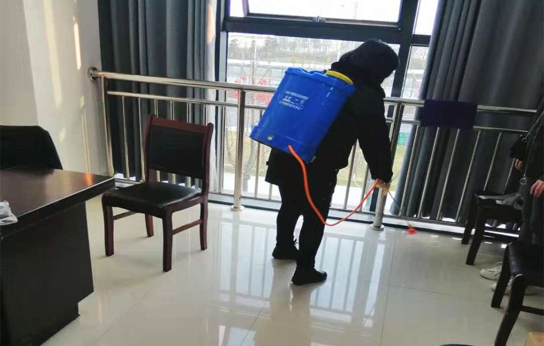 4.保洁人员消杀1_副本.jpg