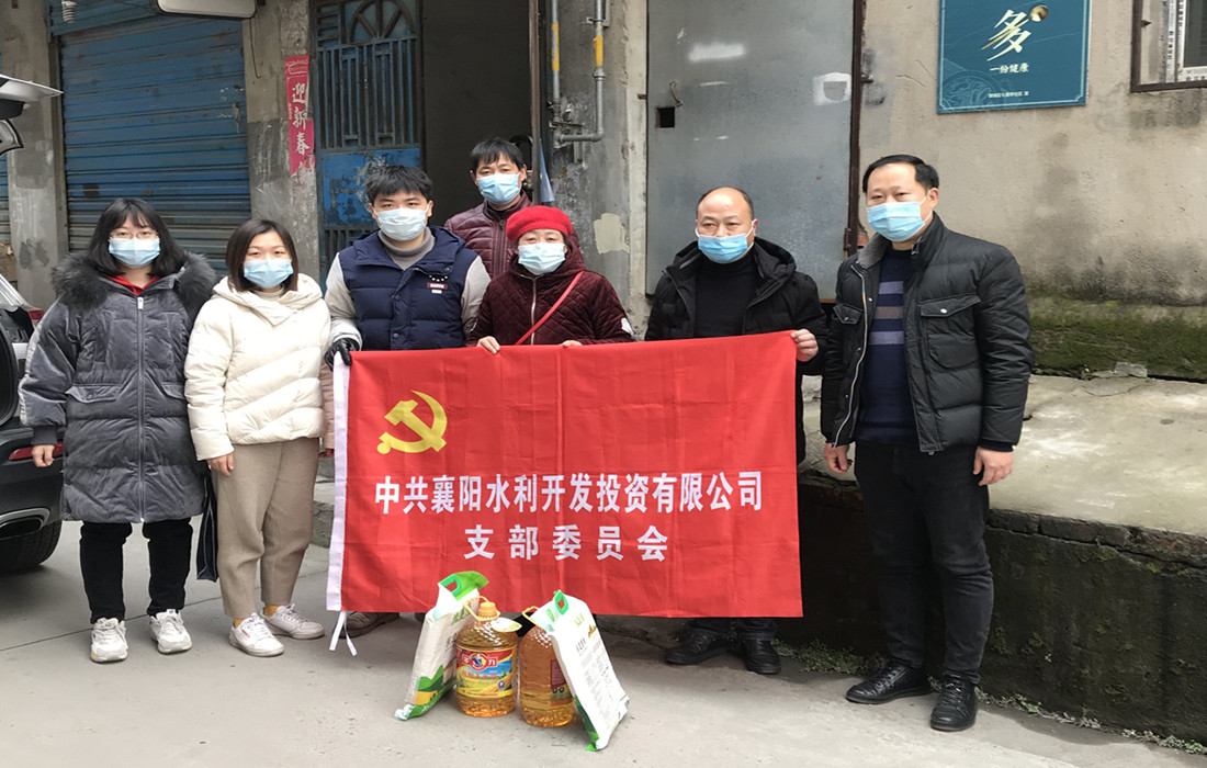 2021年1月27日党支部慰问七里桥社区困难户(1)_副本.jpg