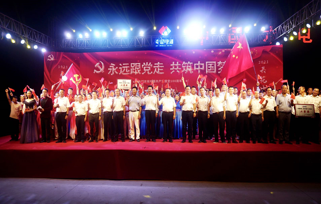 图5:晚会大合影.jpg 图5:晚会大合影.jpg