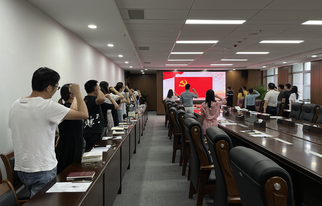 庄严宣誓 坚定初心——举行预备党员宣誓仪式.jpg
