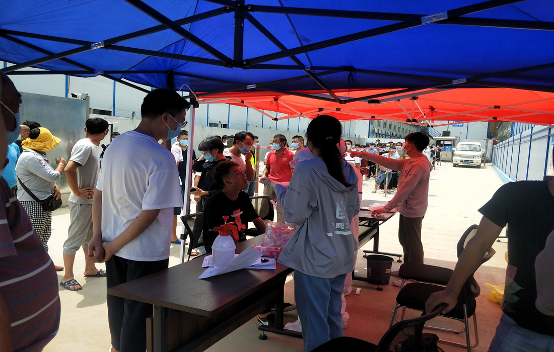 儿童医院建设工地开展核酸检测.jpg 儿童医院建设工地开展核酸检测.jpg