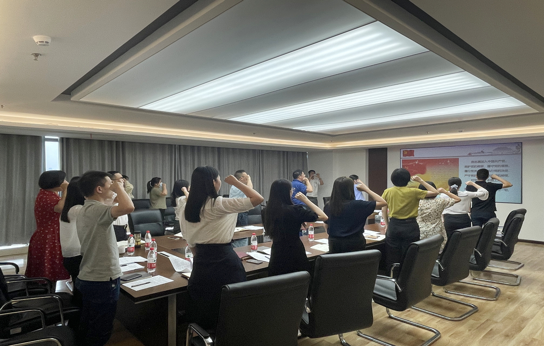 召开9月支部主题党日活动照片2.jpg