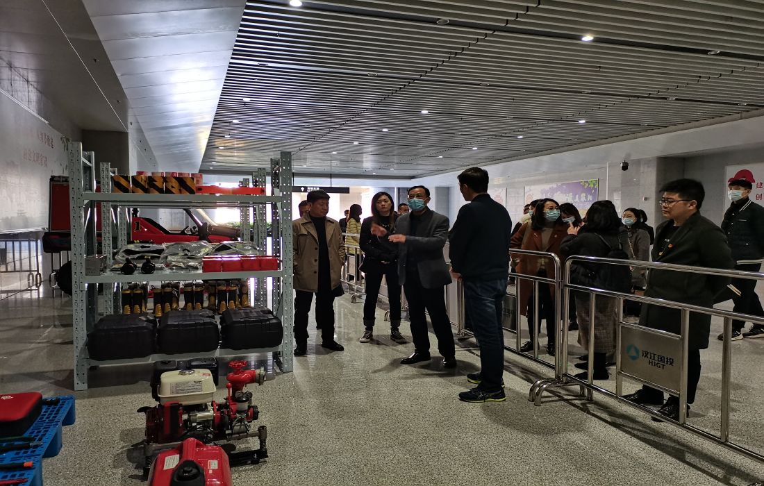 图1：参观襄阳东站应急消防站.jpg