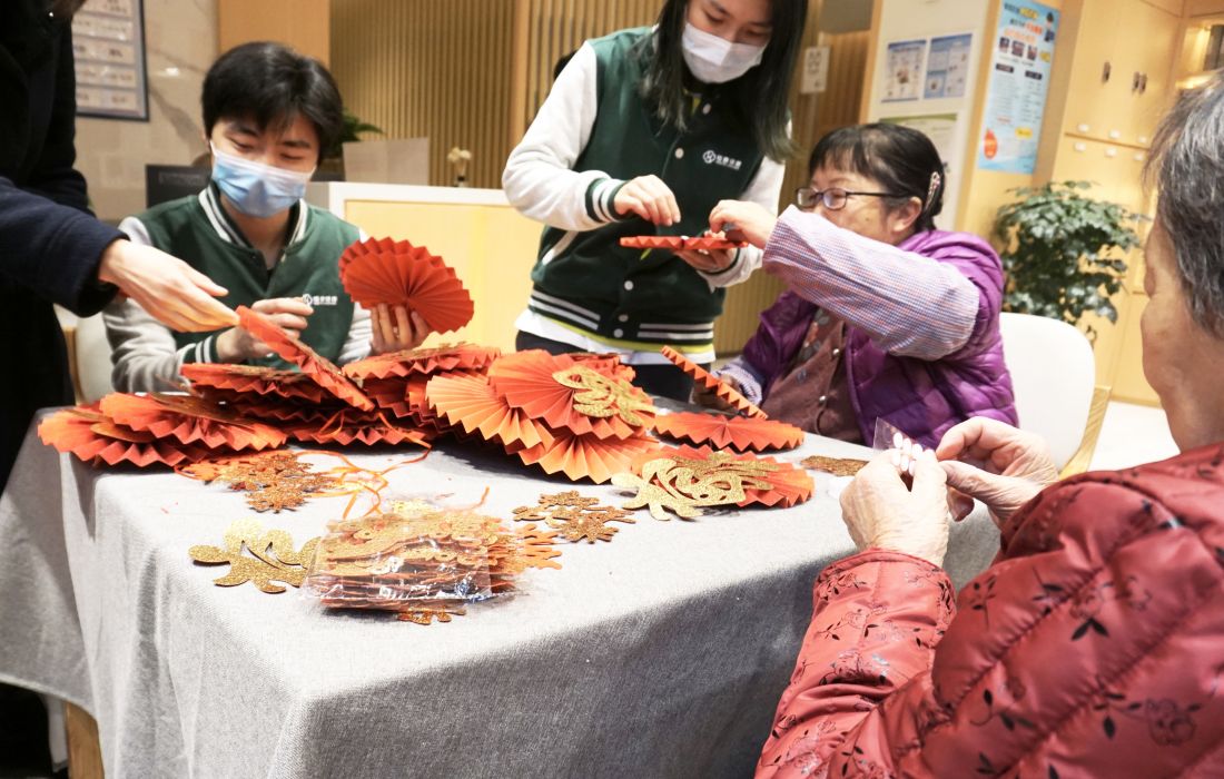 恒泰悦居社区长者照护中心开展“辞旧迎新·悦展新颜”主题活动 照片2.jpg 恒泰悦居社区长者照护中心开展“辞旧迎新·悦展新颜”主题活动 照片2.jpg