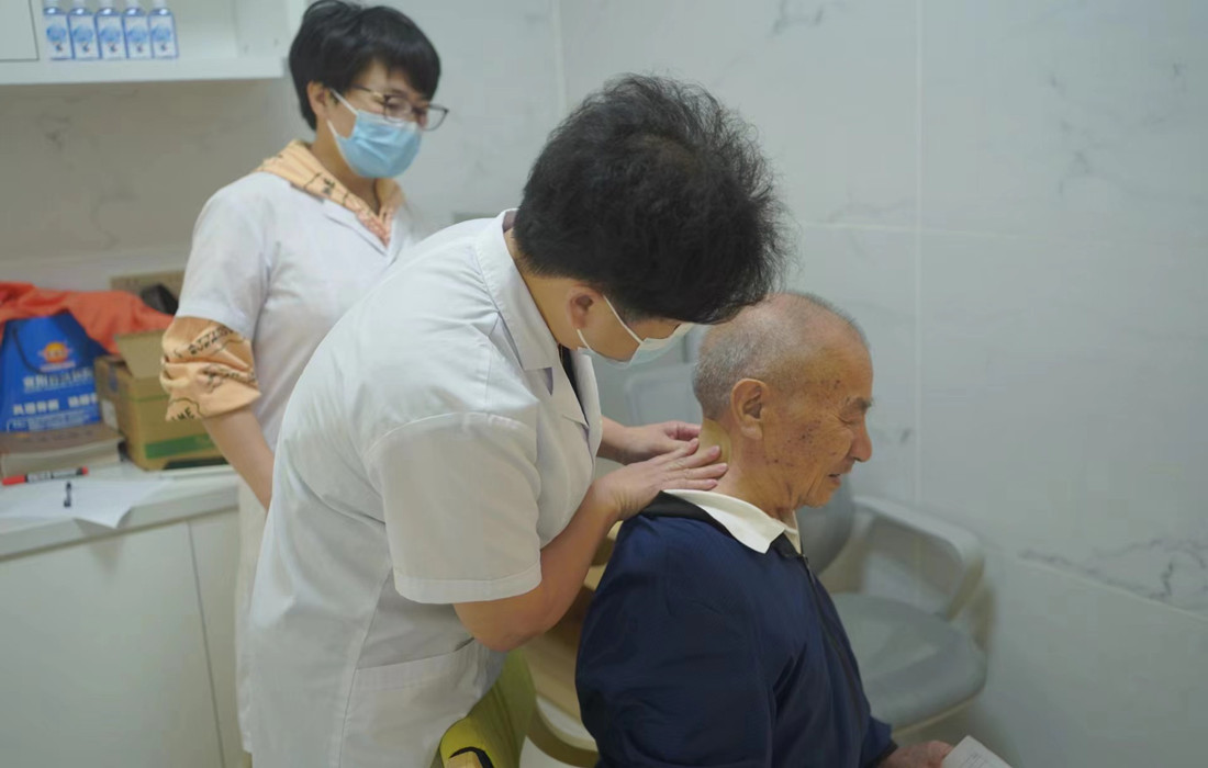 恒泰健康联合襄阳市第一人民医院开展“医疗公益献爱心”系列活动图片1.jpg