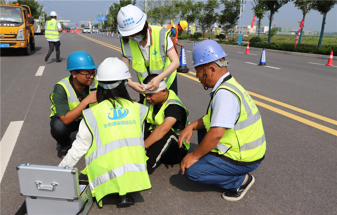 图11：道路交通事故应急演练1.JPG