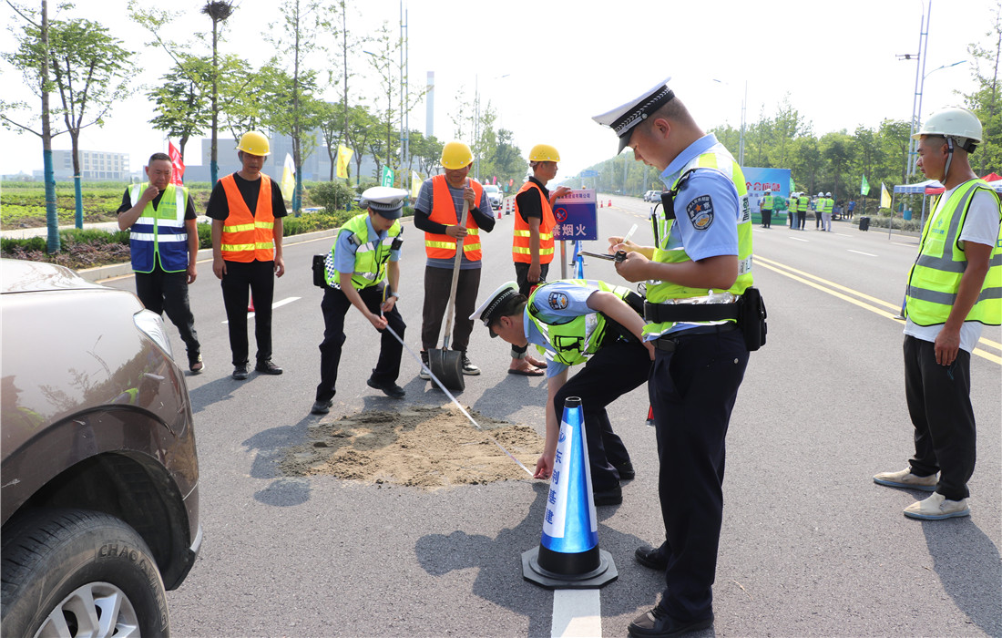 图12：道路交通事故应急演练2.JPG