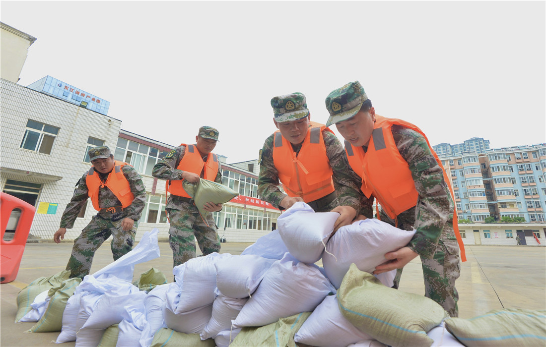 防汛抗洪抢险2.jpg 防汛抗洪抢险2.jpg