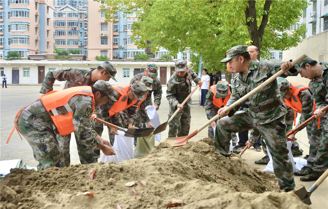 防汛抗洪抢险1.jpg 防汛抗洪抢险1.jpg
