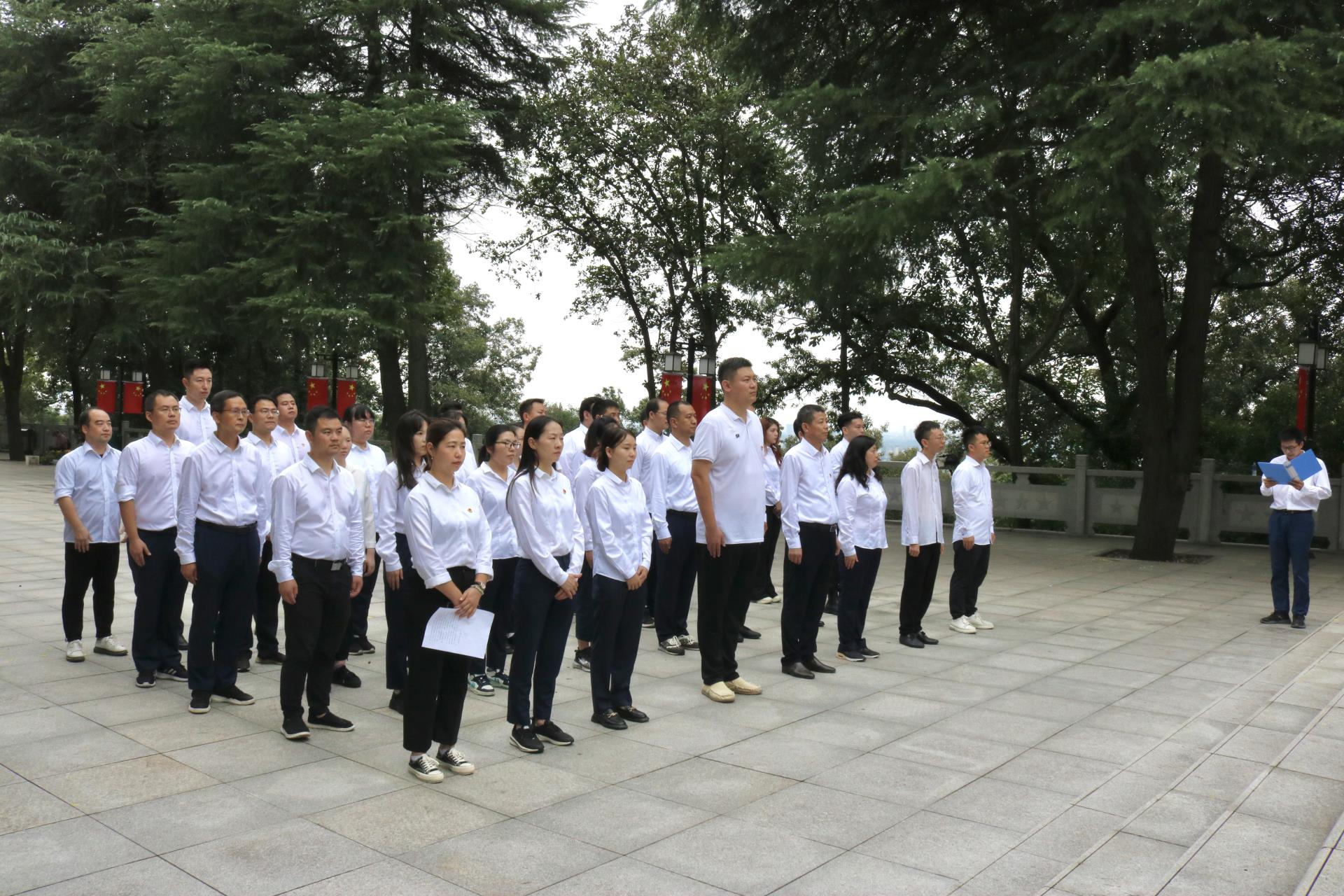 祭扫烈士墓3.jpg