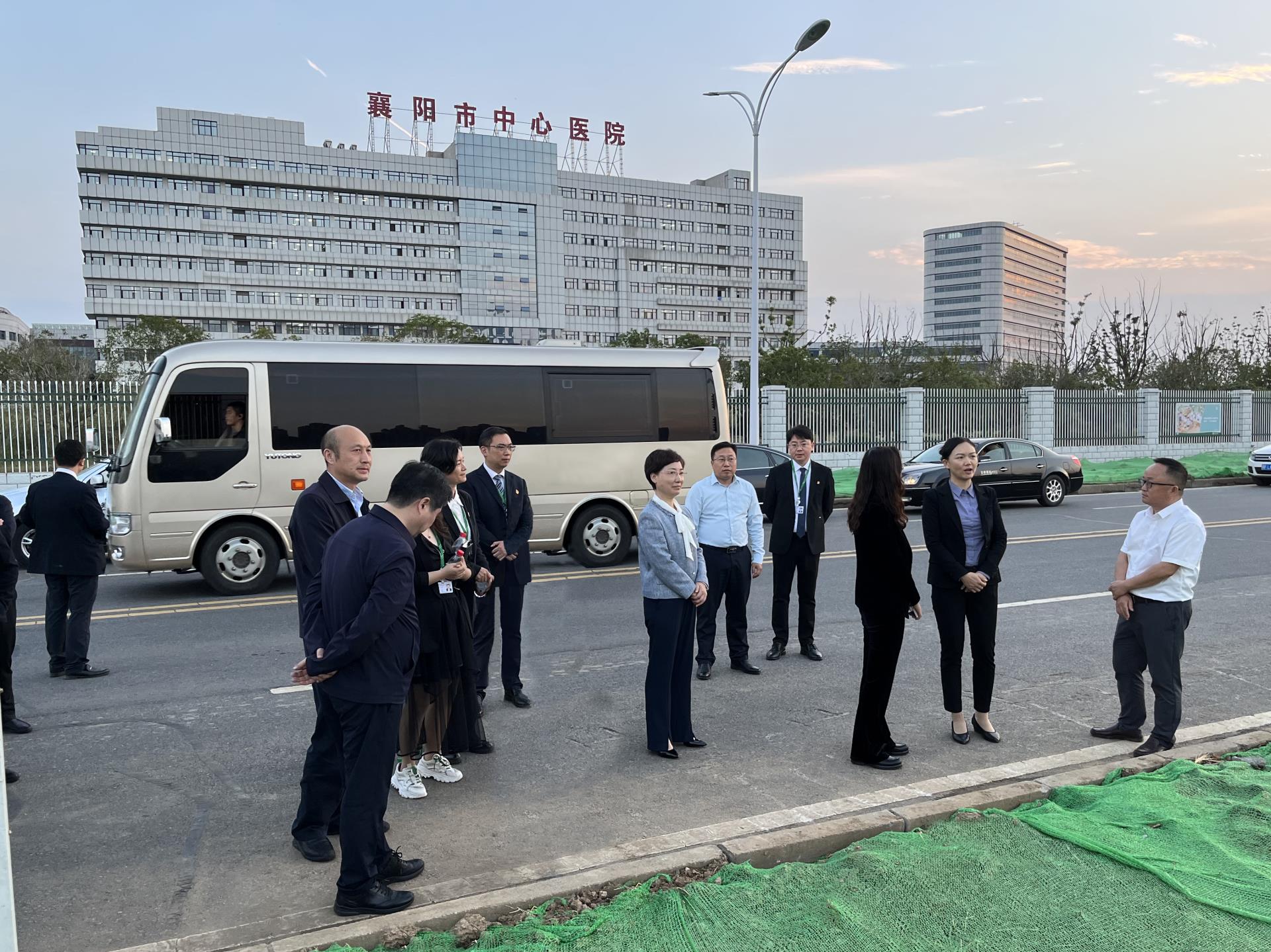 10月24日，国家卫健委体制改革司副司长吴春花一行调研同济襄阳医院项目.jpg