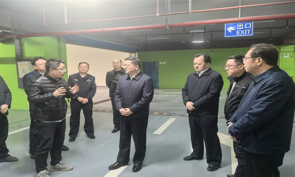 图为:调研月亮湾公园停车场1.jpg 图为:调研月亮湾公园停车场1.jpg