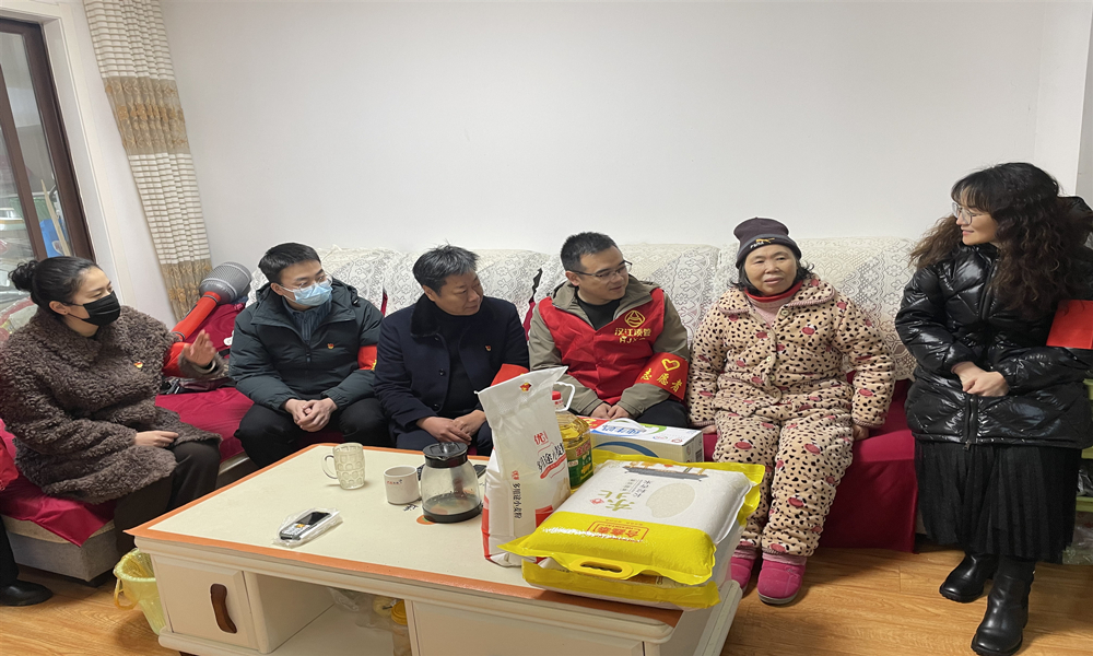 爱心慰问1.jpg