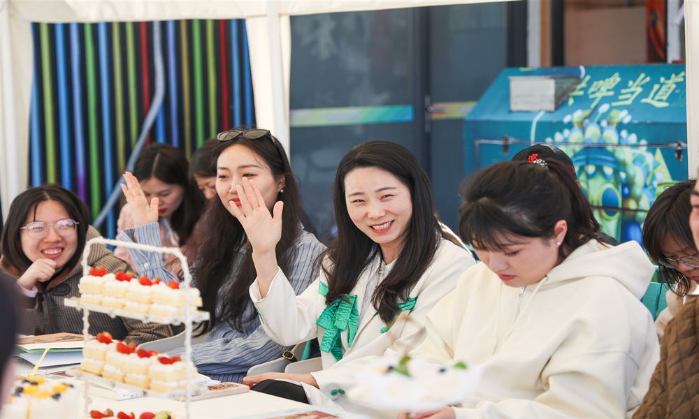 读书会活动现场 (1).jpg 读书会活动现场 (1).jpg