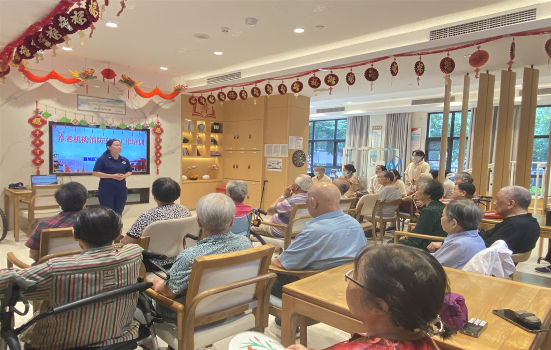 以练筑防 守护老有所安——恒泰健康养老机构开展消防演练活动(2).jpg