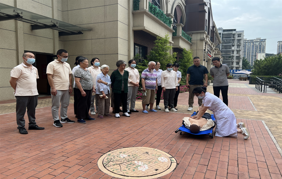 以练筑防 守护老有所安——恒泰健康养老机构开展消防演练活动(5).jpg