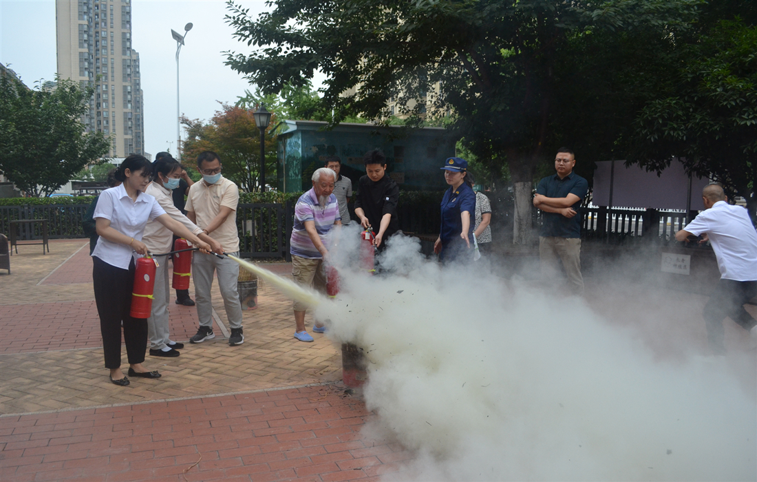 以练筑防 守护老有所安——恒泰健康养老机构开展消防演练活动(3).jpg
