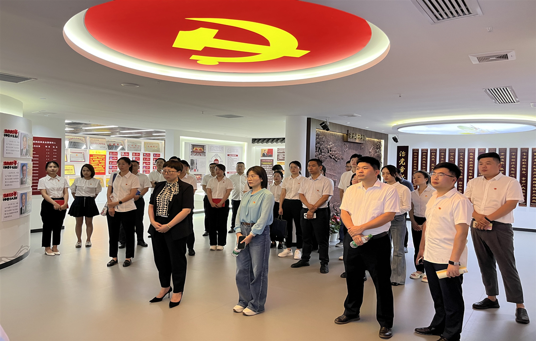 7月8日襄投置业党委组织赴市反腐倡廉教育中心开展警示教育 (1).jpg