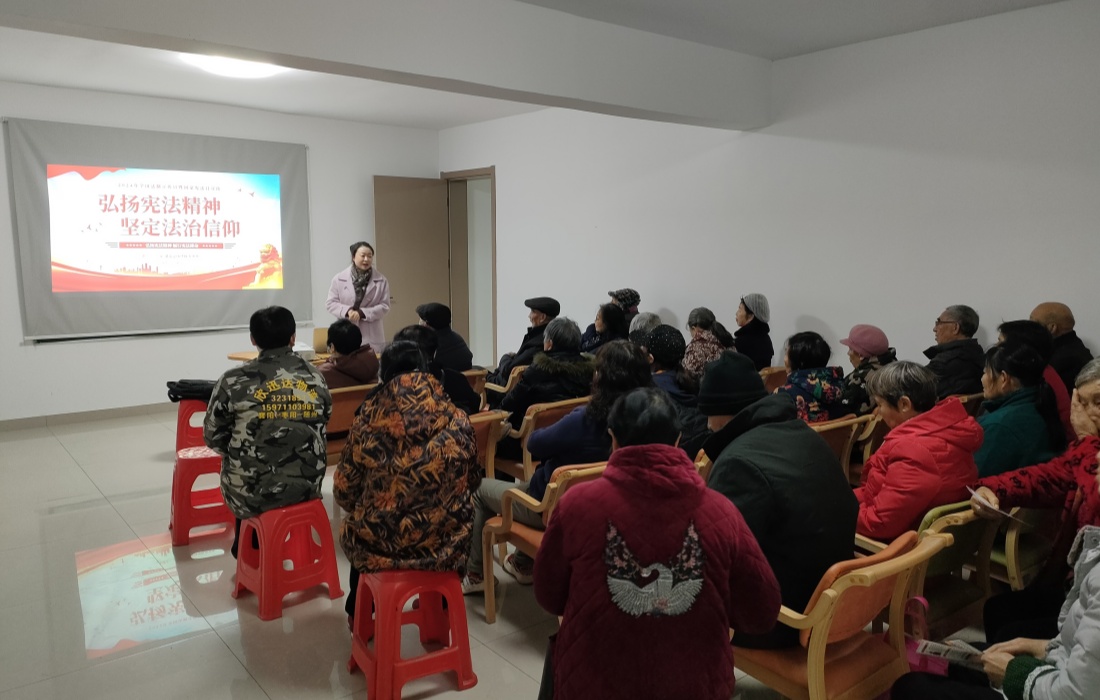 2024年12月4日,恒泰健康联合顺安山社区开展宪法宣传进社区 大力弘扬宪法精神活动2_副本.jpg 2024年12月4日,恒泰健康联合顺安山社区开展宪法宣传进社区 大力弘扬宪法精神活动2_副本.jpg