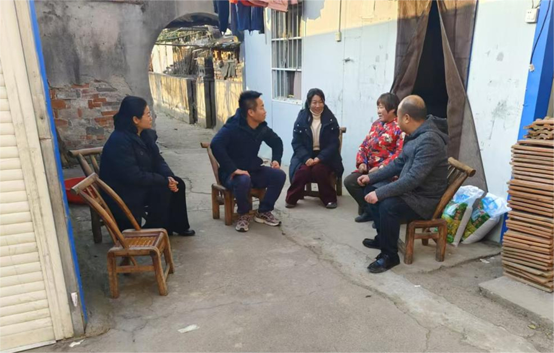 图片1.走访慰问困难群众照片.jpg