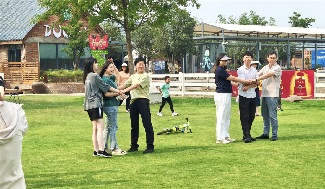 户外活动.jpg 户外活动.jpg