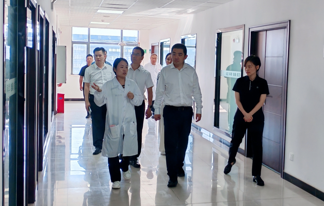 图片:参观实验室_官网.jpg 图片:参观实验室_官网.jpg
