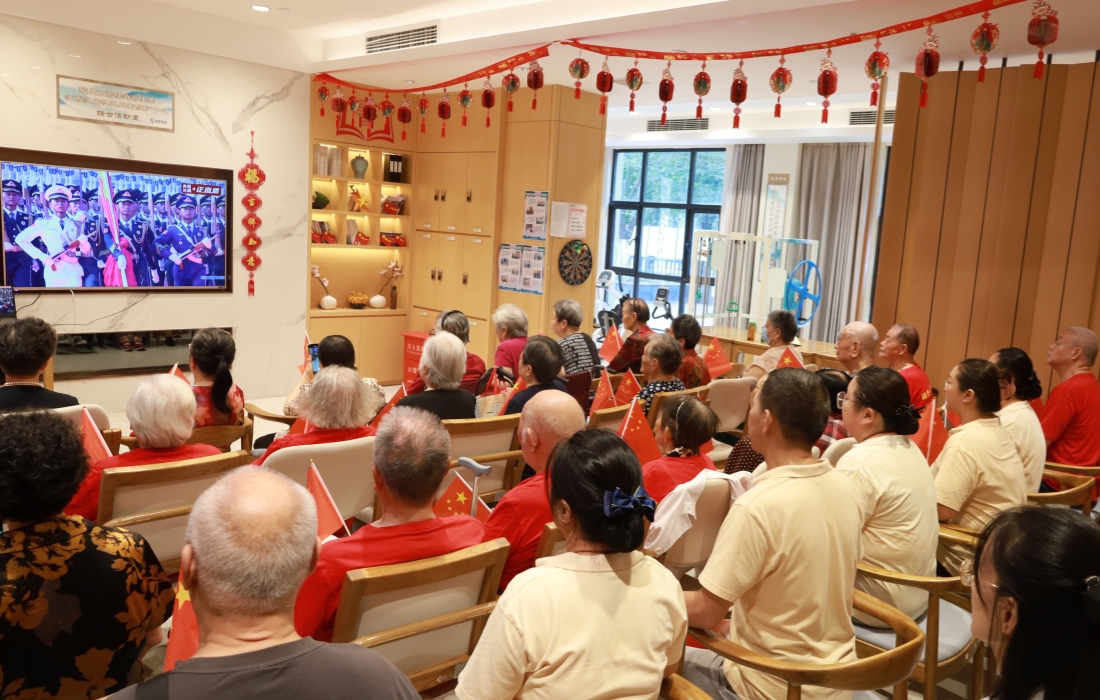 恒泰健康组织观看九三阅兵直播弘扬伟大抗战精神01_官网.jpg 恒泰健康组织观看九三阅兵直播弘扬伟大抗战精神01_官网.jpg