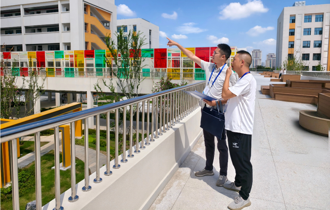 纪检工作人员前往襄阳五中初级中学项目开展现场检查 .jpg