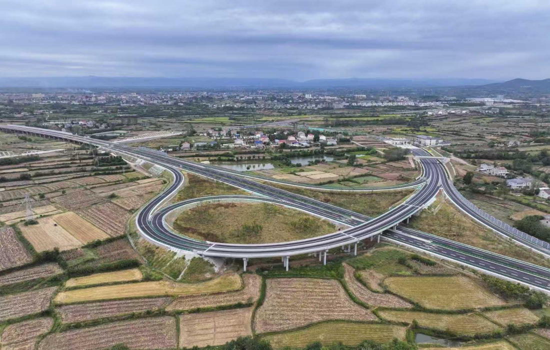 襄南高速鸟瞰图 -官网.jpg 襄南高速鸟瞰图 -官网.jpg